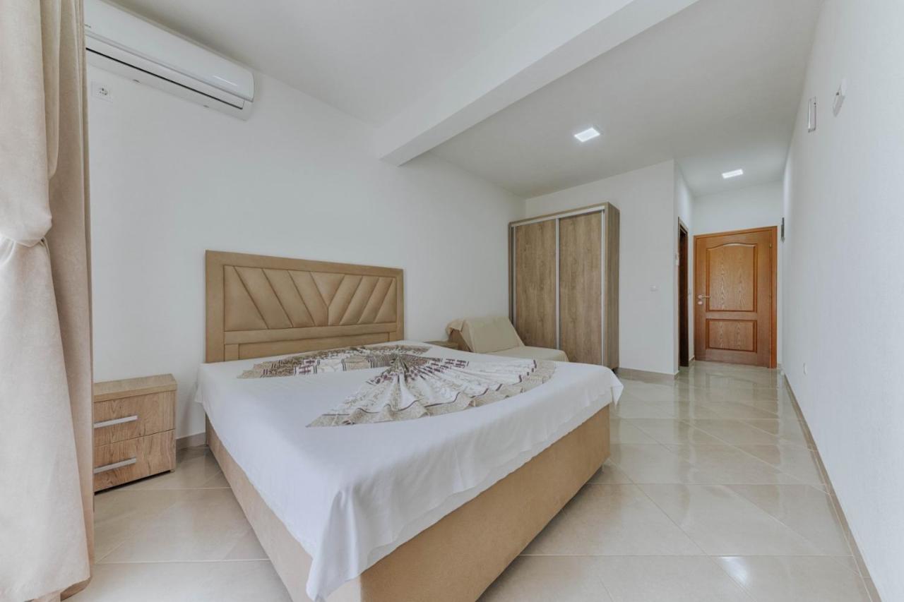 Sea Garden Apartments Dobra Voda Exterior foto