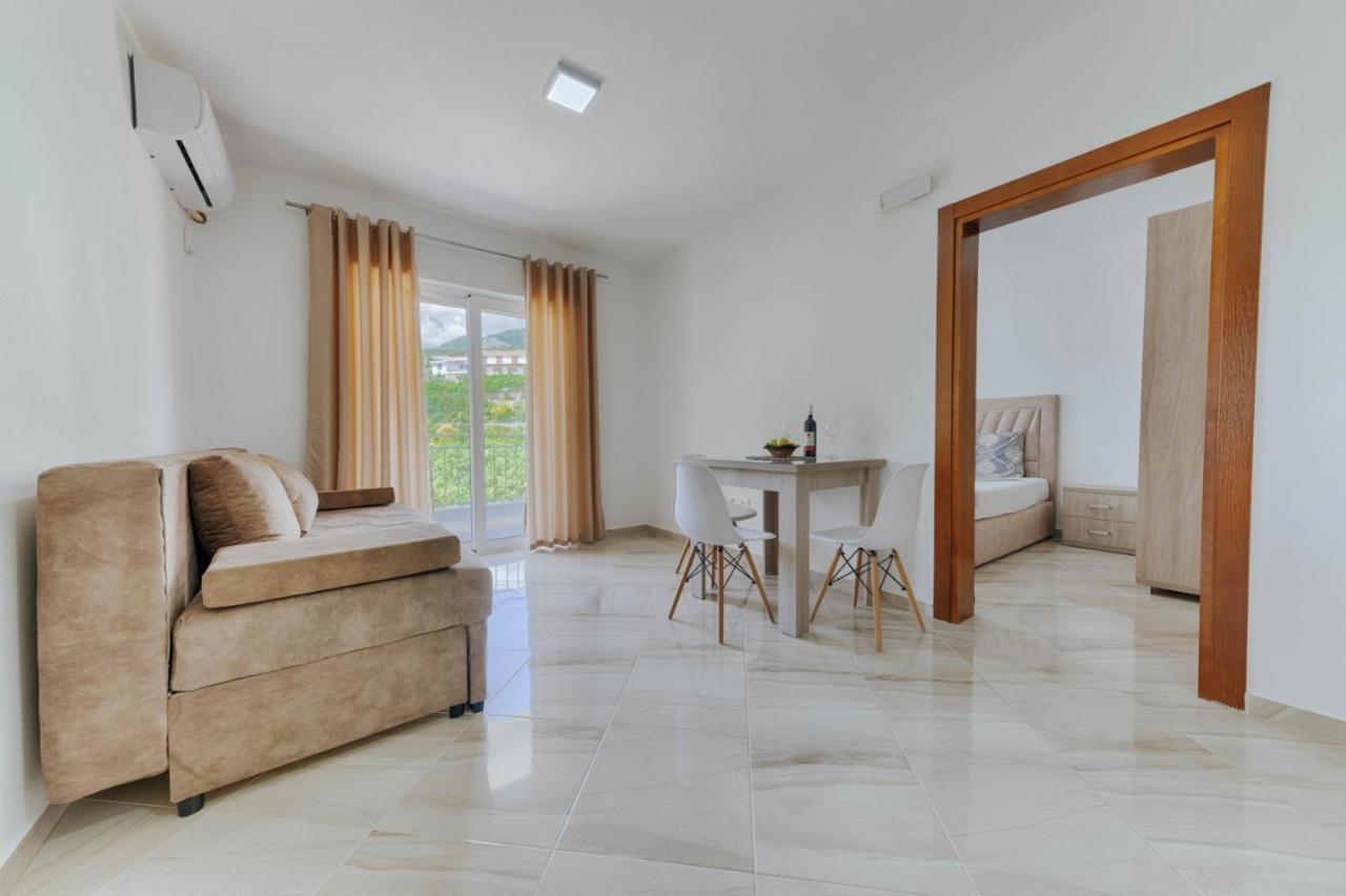 Sea Garden Apartments Dobra Voda Exterior foto
