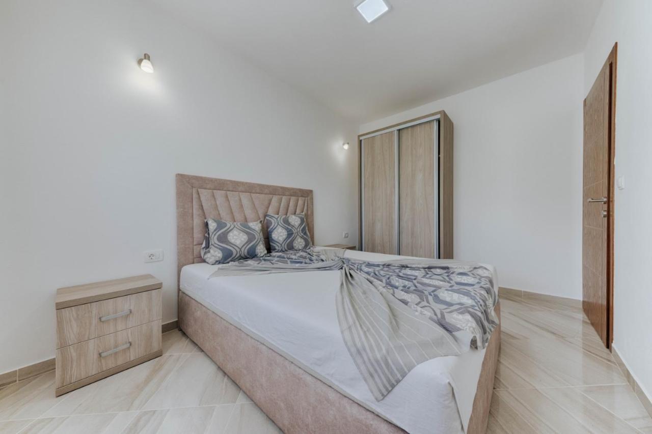Sea Garden Apartments Dobra Voda Exterior foto